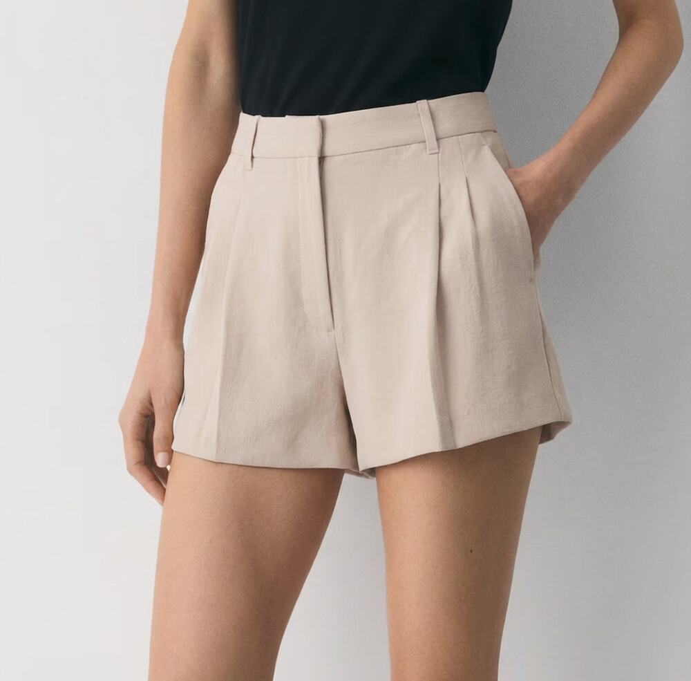 NWT Aritzia The Effortless Mini High-waisted Japanese Crepe Shorts, size 16